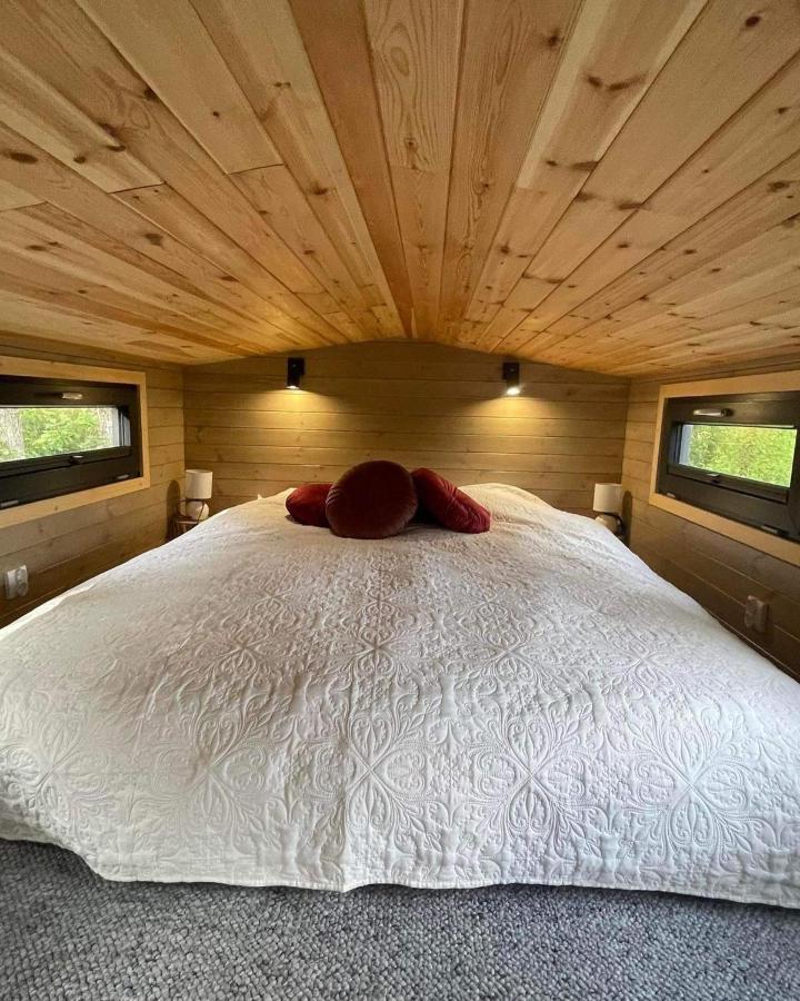 La Tiny House De Nanou Pensionat Rochefort Exteriör bild