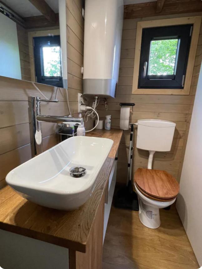 La Tiny House De Nanou Pensionat Rochefort Exteriör bild
